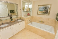 Ritz-carlton Private Residence 404