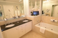 Ritz-carlton Private Residence 409