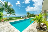 Villa Mora South Sound Beachfront