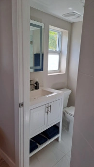 Downtown Reach – Ground Floor End Unit – Newly Furnished