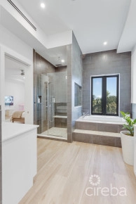 Royal Palms - 5 Bedroom Estate W/rental Unit