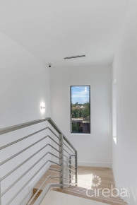 Royal Palms - 5 Bedroom Estate W/rental Unit