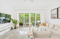 Eleven Parc Townhome – Prime Location In Seven Mile Beach Corridor