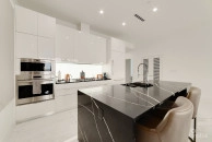 Fin- Chic 4 Bed W Den Condo