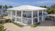 A Wave From It All - Fully Reno'd 4 Bed Oceanfront