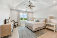 The Lakes Executive Family Home With Pool