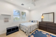 The Lakes Executive Family Home With Pool