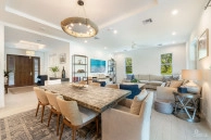 The Lakes Executive Family Home With Pool