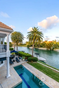 Pineapple House, A Vista Del Mar Estate