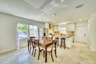Glen Eden Renovated 2 Bed End Unit With Enclosed Yard