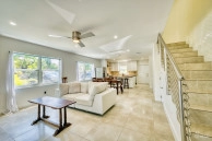 Glen Eden Renovated 2 Bed End Unit With Enclosed Yard