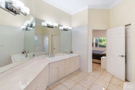 Large 5- Bedroom Home In Beach Bay, Bodden Town