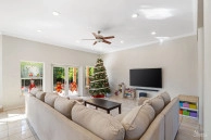 Large 5- Bedroom Home In Beach Bay, Bodden Town