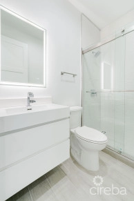 Spacious & Modern 3 Br Townhome - Excellent Location!