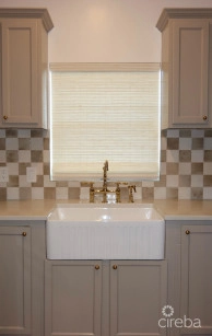 Beautifully Renovated Unit In Walkers South