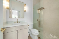 Beautifully Renovated Unit In Walkers South