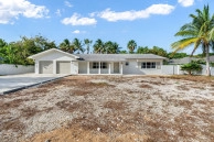 Snug Harbour Designer Renovated 4 Bedroom Home