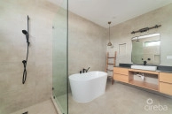 Beautiful South Sound Duplex With Pool