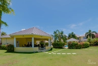 Spacious 3 Bed + Den Townhome At L'ambience