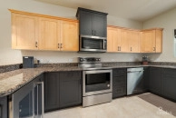 Spacious 3 Bed + Den Townhome At L'ambience