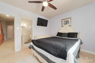 Spacious 3 Bed + Den Townhome At L'ambience