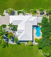 The Shores Family Home  With Swimming Pool