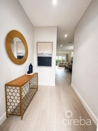 Spacious & Modern 3 Br Townhome - Excellent Location!