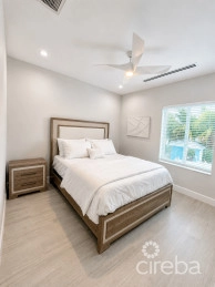 Spacious & Modern 3 Br Townhome - Excellent Location!