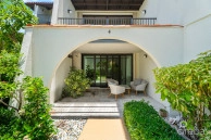 Villa Pappagallos 4, West Bay Renovated Condo