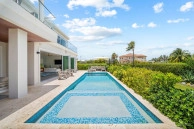 24  Shorewinds Trail, The Shores Family Home