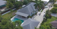 Seven Mile Beach Corridor Family Home