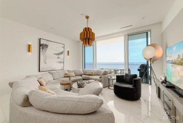 Fin- Chic 4 Bed W Den Condo