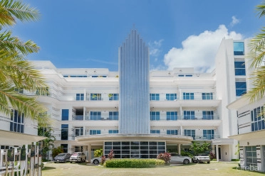 Three-level Oceanfront Fin Penthouse  #30 Plus 2 Garages