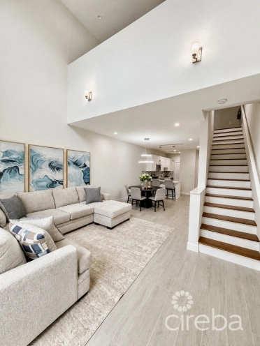 Spacious & Modern 3 Br Townhome - Excellent Location!
