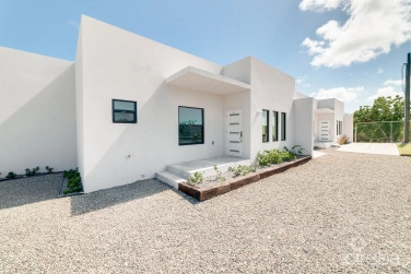 Brand New 3-bedroom Home In Hyre View