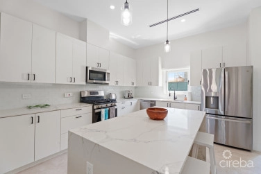 3 Bedrooms + Roof Terrace At The Meadows At Batabano - Residence 504