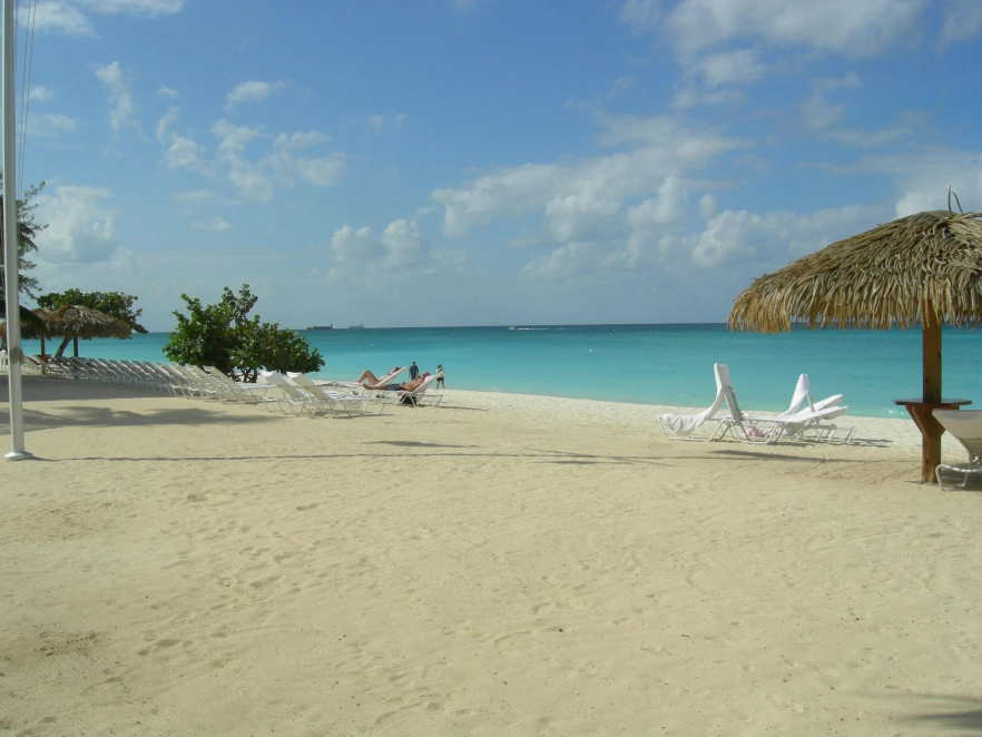 Caribbean Club Grand Cayman