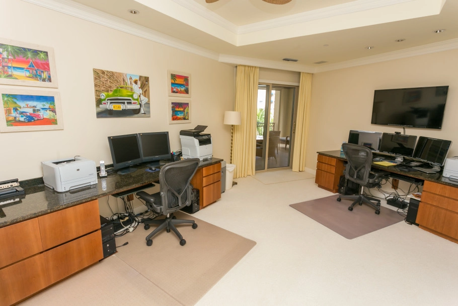 Ritz-carlton Private Residence 404