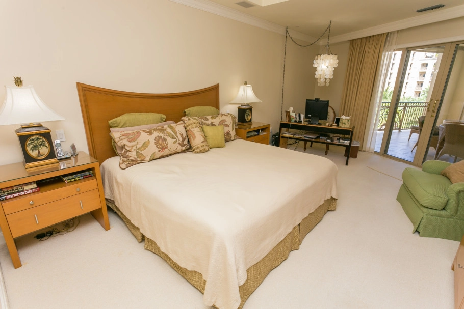 Ritz-carlton Private Residence 404