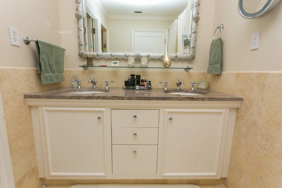 Ritz-carlton Private Residence 404