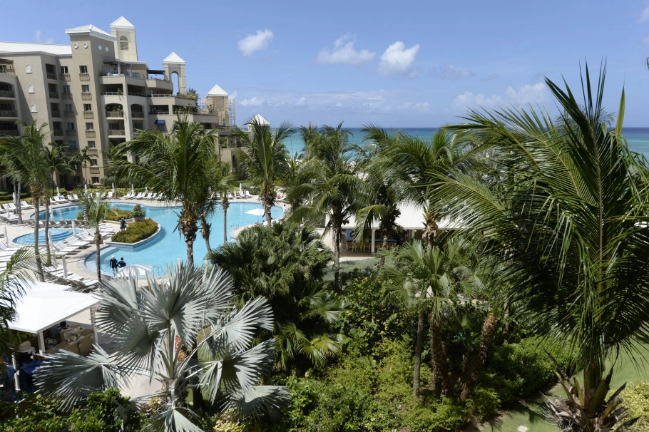 Ritz-carlton Private Residence 409