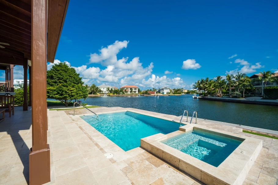 Grand Harbour Home