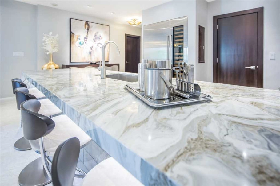Ritz-carlton Private Residence 407
