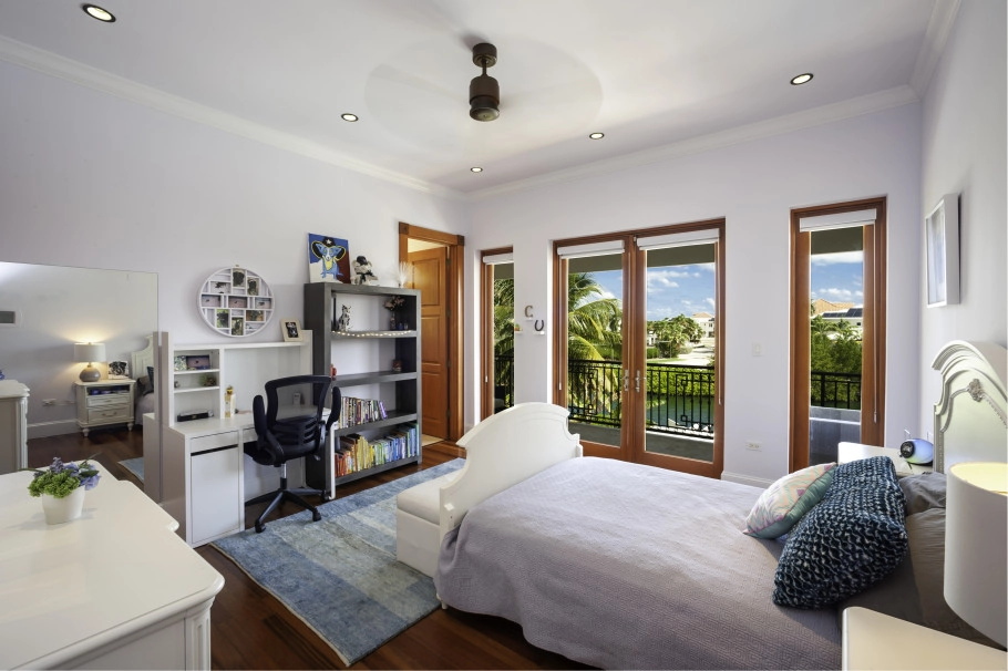 Crystal Harbour Family Home