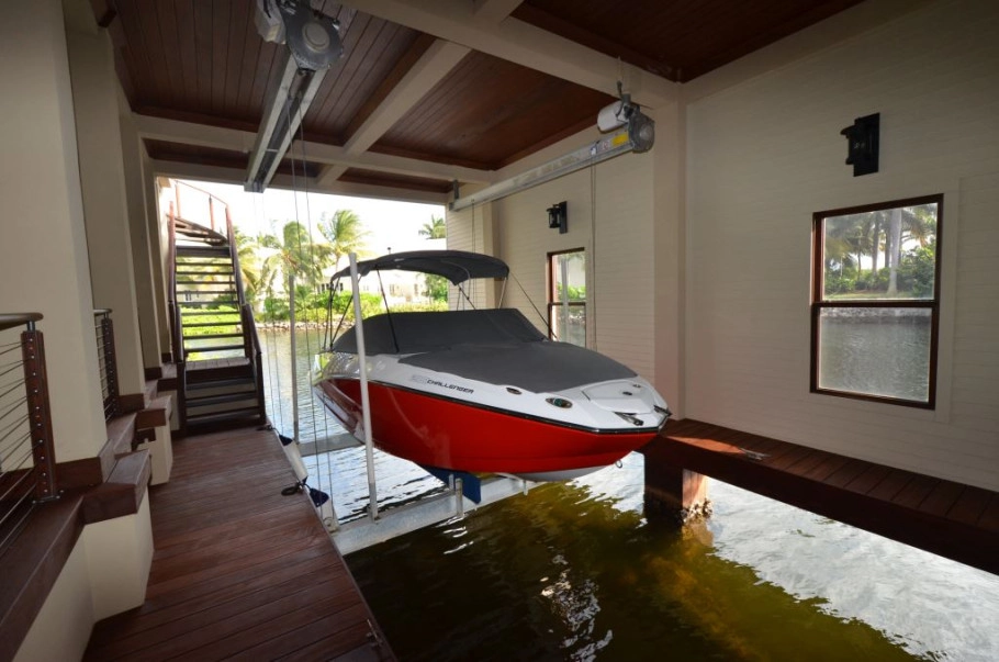 Deckhouse 13 At The Ritz-carlton