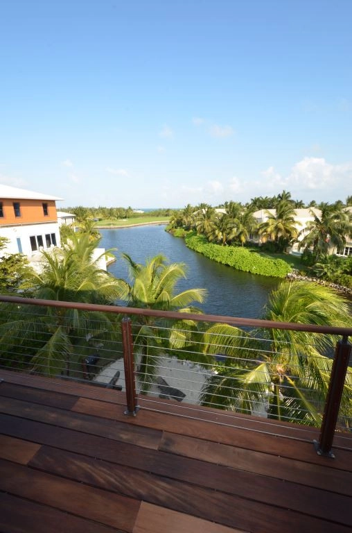 Deckhouse 13 At The Ritz-carlton