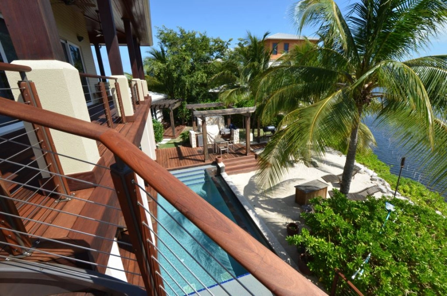 Deckhouse 13 At The Ritz-carlton