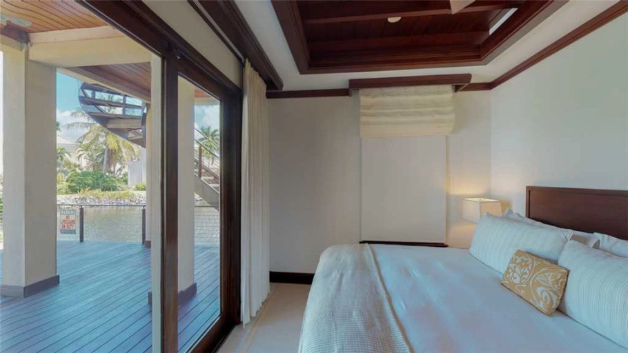 Deckhouse 13 At The Ritz-carlton