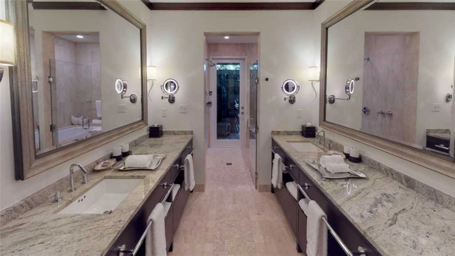 Deckhouse 13 At The Ritz-carlton