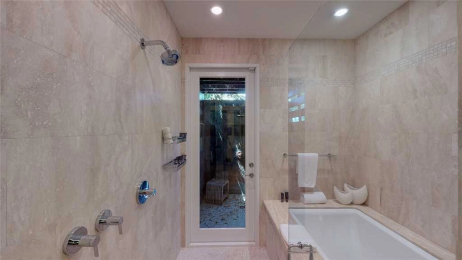 Deckhouse 13 At The Ritz-carlton